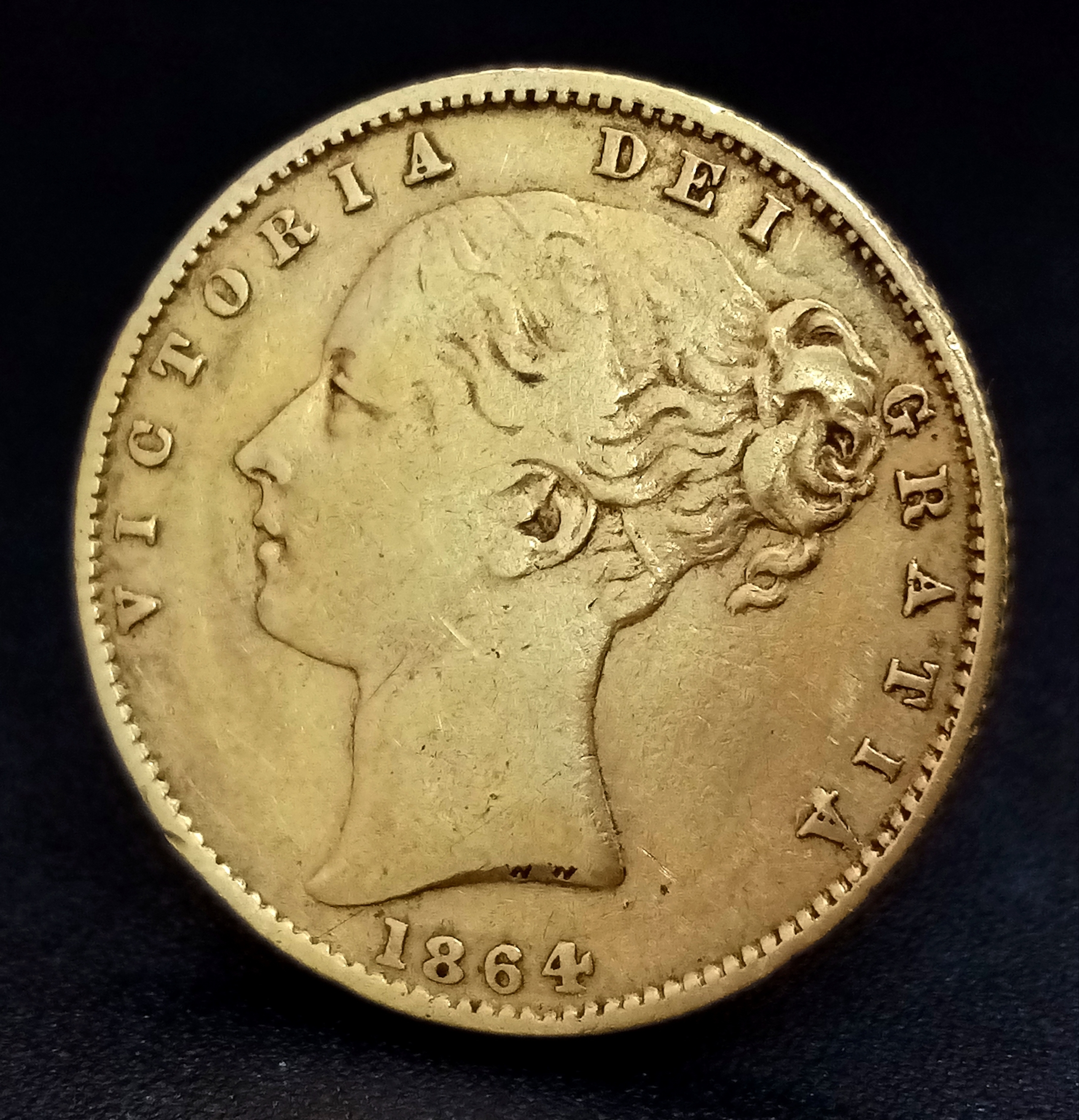 AN 1864, QUEEN VICTORIA, BUN HEAD, SHIELD BACK, FULL SOVEREIGN COIN