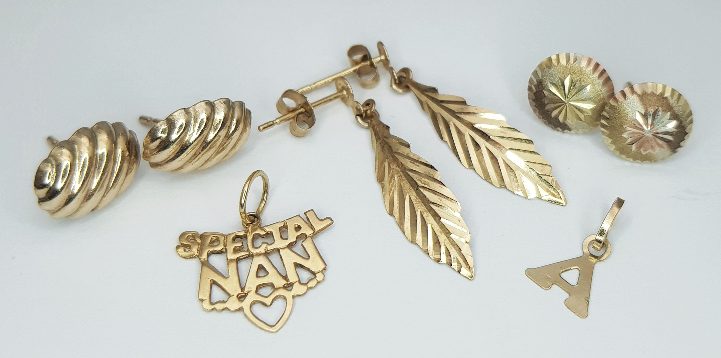 A 9K Gold Mix. Three pairs of earrings (two without backs) and two small