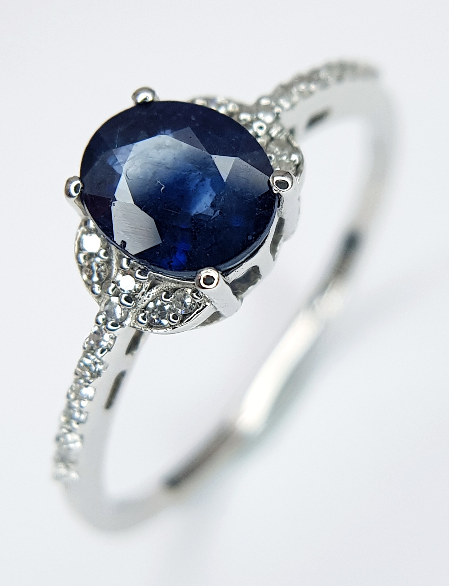 A 950 PLATINUM, 1.25ctw Natural Thai Sapphire Ring with Diamond Accents