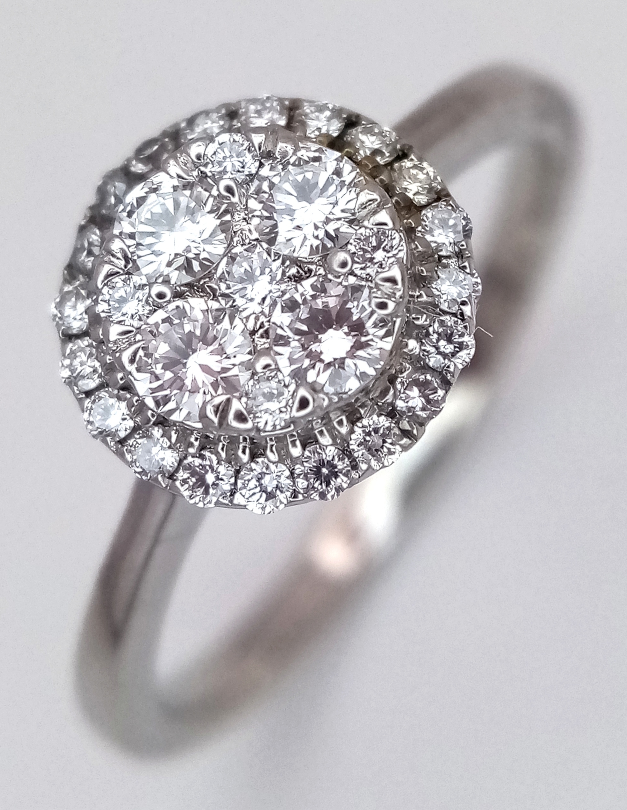 AN 18K WHITE GOLD, DIAMOND SET RING