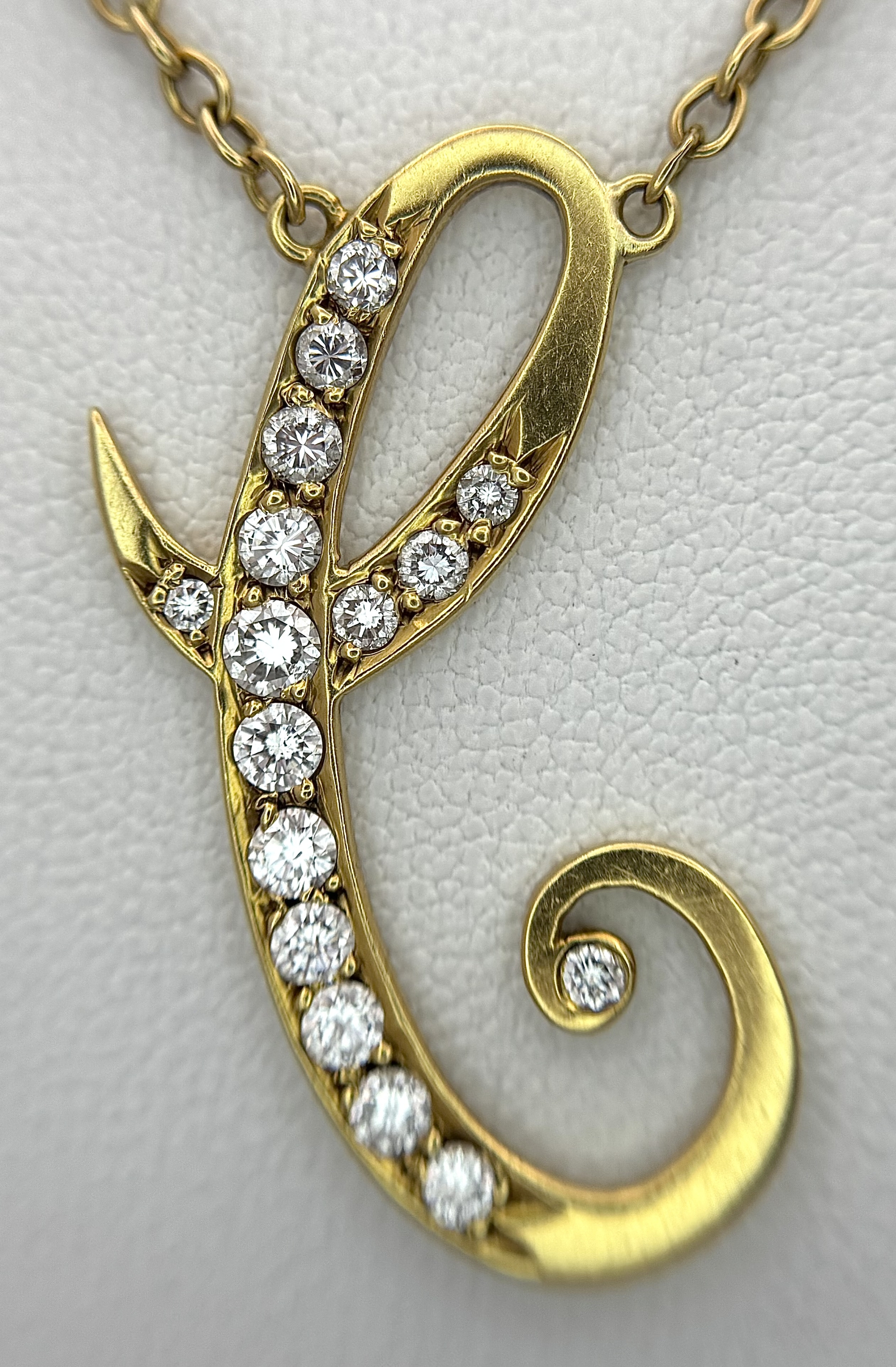 An 18K Yellow Gold Lavaliere Necklace
