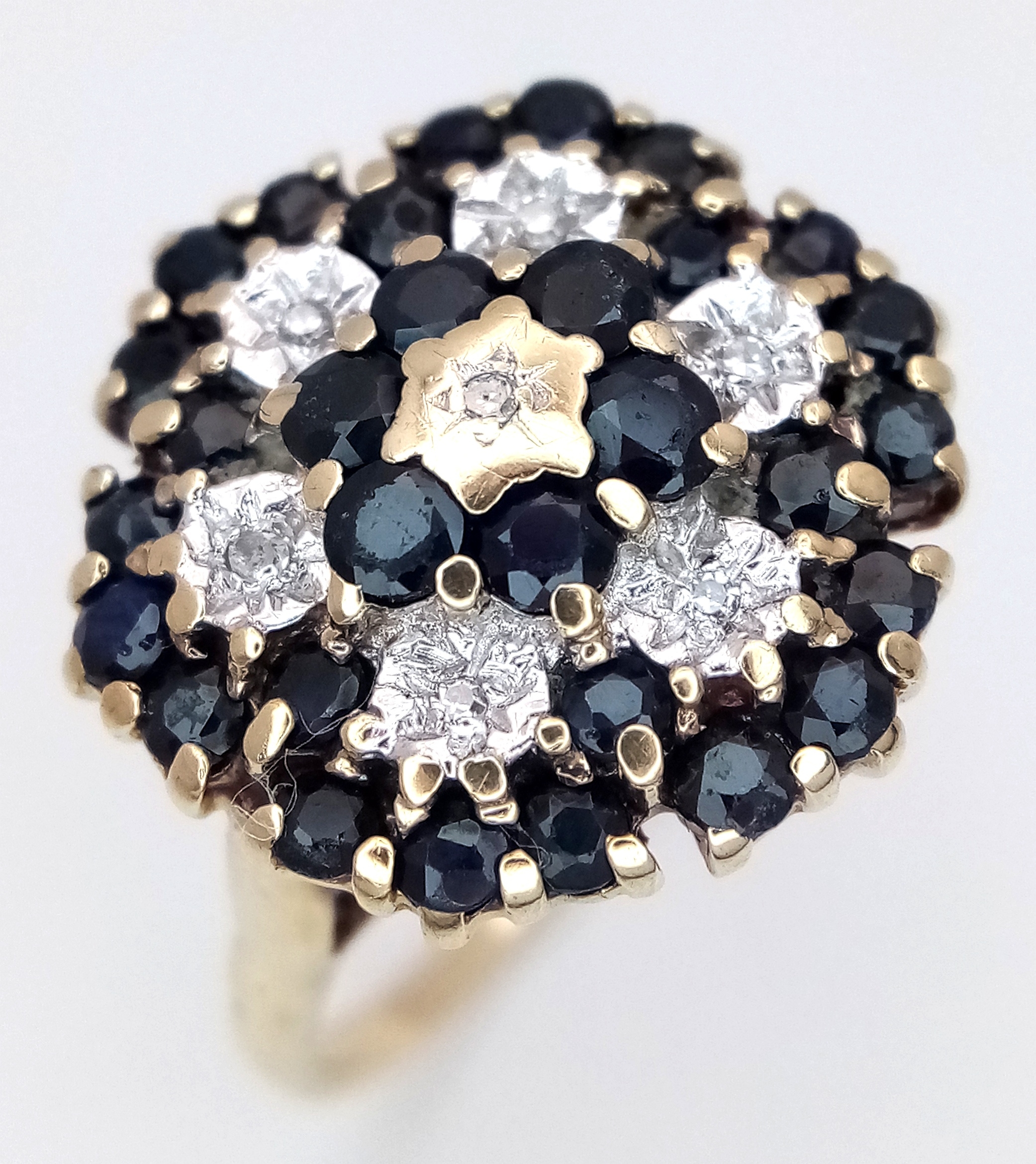 A 9K YELLOW GOLD, DIAMOND AND SAPPHIRE SET, CLUSTER RING