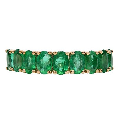 A 9K Yellow Gold Oval Cut Emerald Ring
