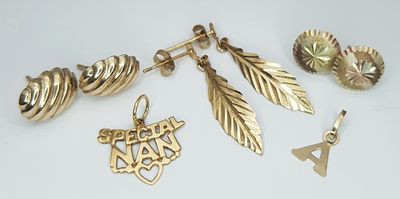 A 9K Gold Mix. Three pairs of earrings (two without backs) and two small pendants. 1.8g total 
