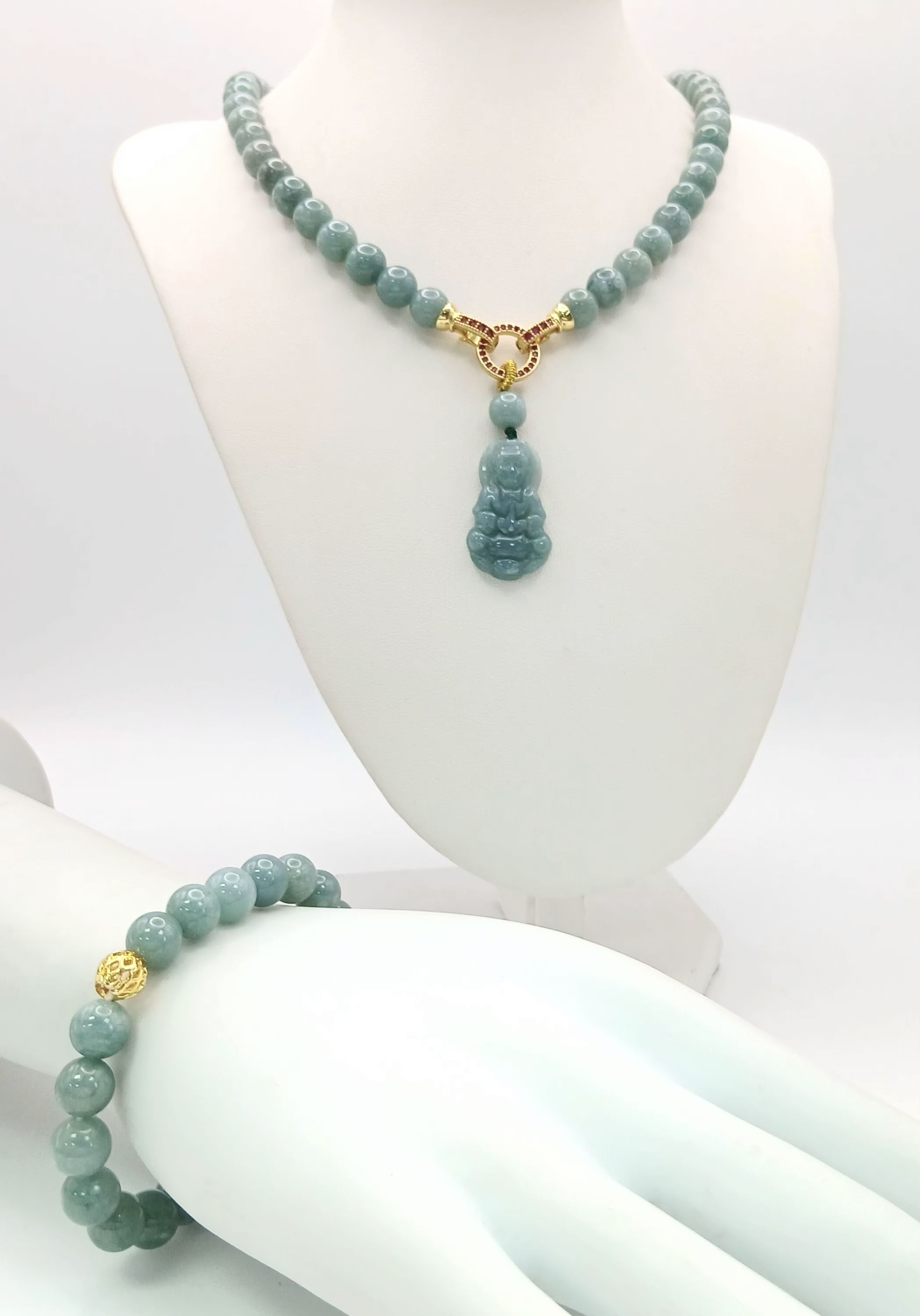 A lovely Green Aventurine stone Beaded Necklace and Bracelet Set
