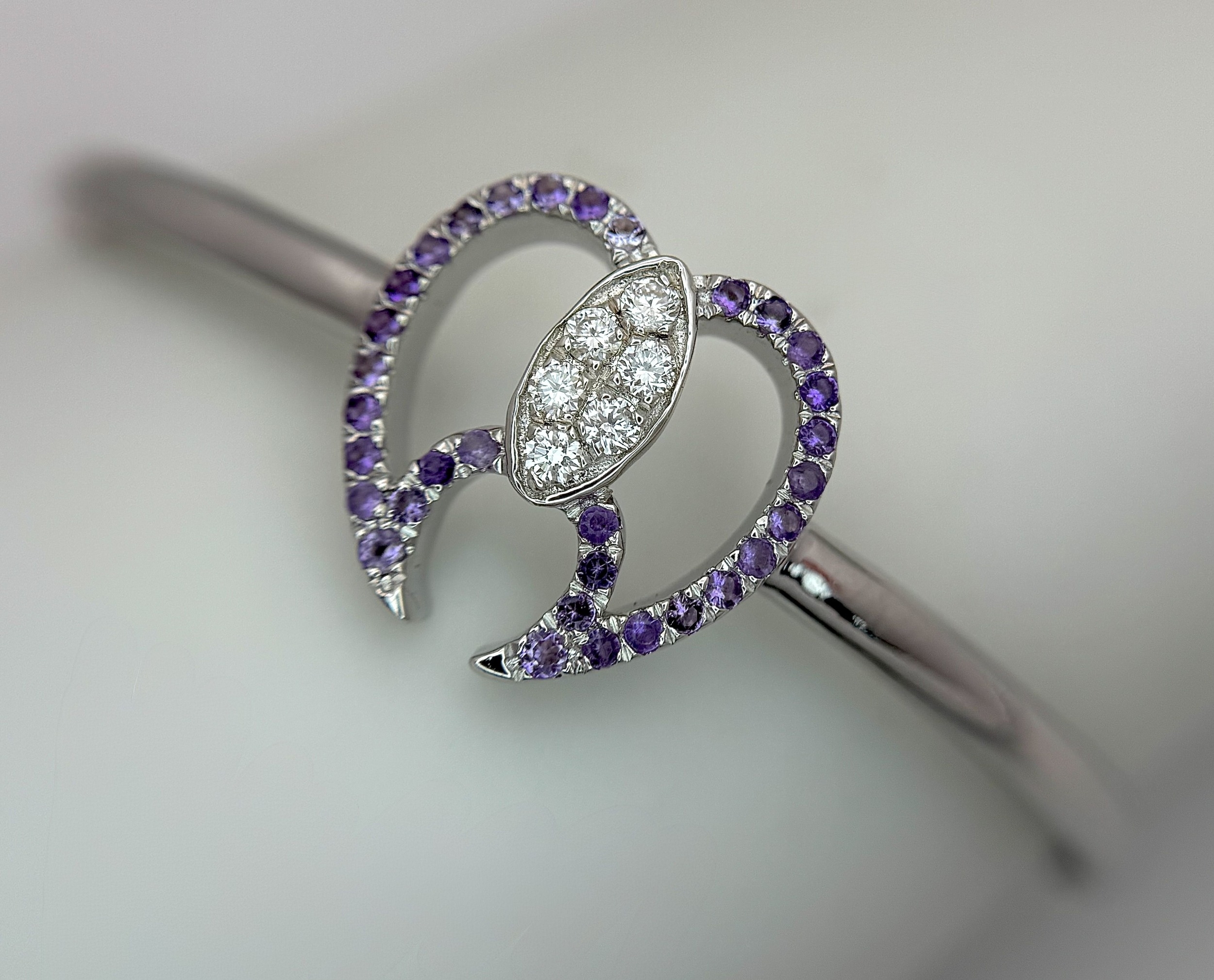 A STERLING SILVER, STONE SET, TORQUE BANGLE