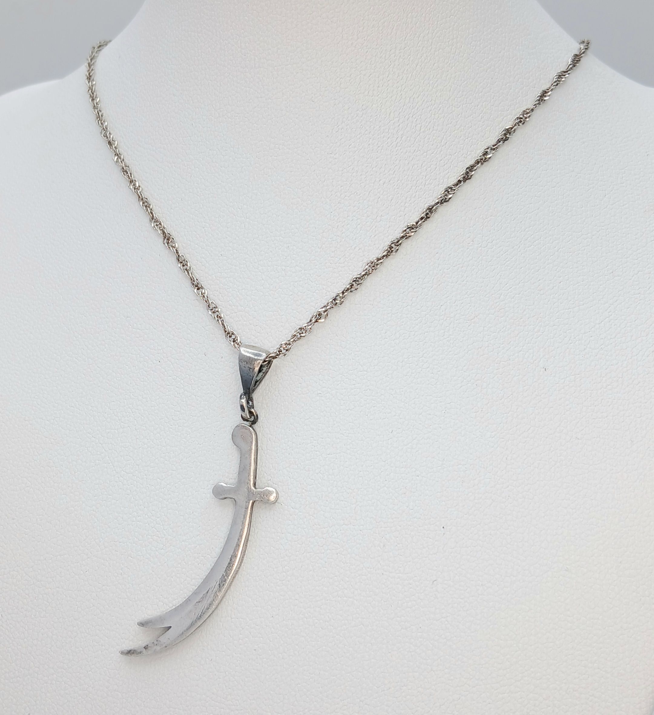 A Eye-catching 925 Sterling Silver Sword Pendant Necklace - 49cm length