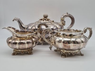 A Vintage (1971) Roberts and Belk of Sheffield Three-Piece Tea Service. Classic melon shape 