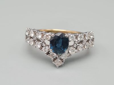 18CT Yellow gold DIAMOND &amp; SAPPHIRE RING, weight 3.4G with 0.75CT SAPPHIRE centre, SIZE I 1/2
