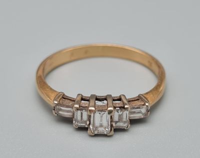 18CT YELLOW GOLD DIAMOND 5 STONE STEP RING, DIAMONDS APPROX 0.53CT, WEIGHT 2.1G SIZE M