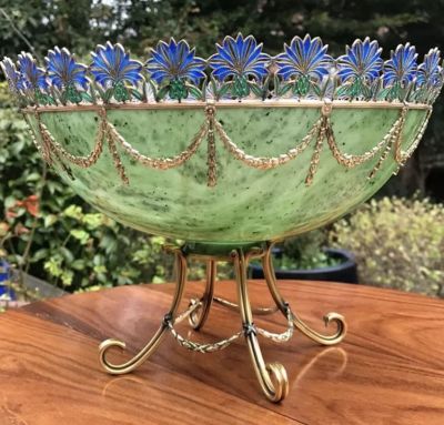 20th Century Russian bowl 14k solid gold, Nephrite body applied with laurel garlands suspended 