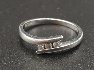 A Platinum and Diamond Three Stone Twist Ring. Size N. 0.10ct. 3g