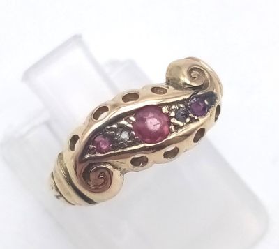A vintage, 9 K yellow gold ring with diamonds and rubies. Ring size: H1/2, weight: 1.7 g.
