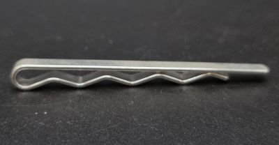 A sterling silver tie slide. Length: 5.8 cm, weight: 5.4 g.