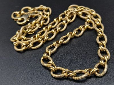A Sophisticated 14K Yellow Gold Oval and Twisted Link Chain. 86cm long. 12.7g. Lobster clasp. 