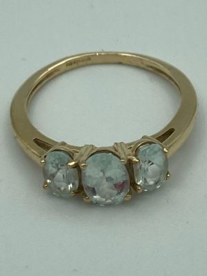 9 carat GOLD RING having three Quartz Aqua gemstones mounted to top in trilogy setting. 