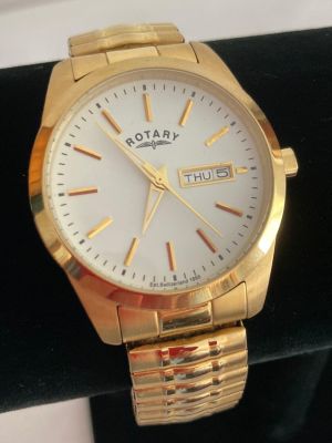 Gentlemans Quartz ROTARY WRISTWATCH in gold tone. Day/Date model,having white face with golden 