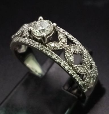 A 9K White Gold Diamond Ladies Ring. Central 0.15ct clean white diamond with twin diamond 