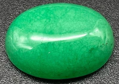 7.45 Ct Natural Emerald (Beryl). Green. Oval Cabochon. Comes with GLI Certificate.