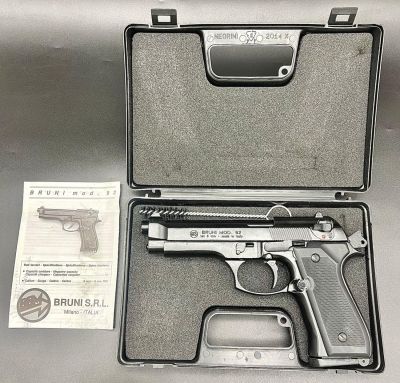 Bruni Model 92 8mm blank firing copy of a berretta, in very good condition, comes with original 