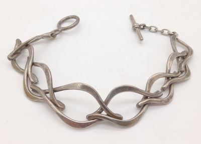 An Antique 925 Silver Oval Link Bracelet with T-Bar Clasp. 19cm. 20g