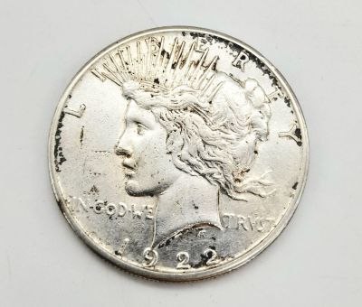 An Extremely Fine 1922 Silver Peace Dollar- 26.72 Grams