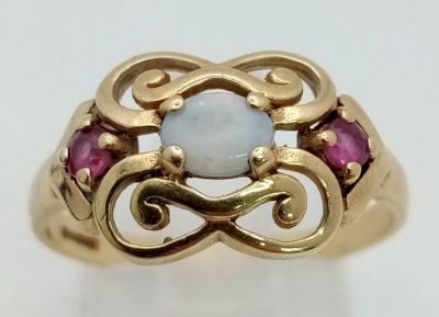 9K YELLOW GOLD RUBY &amp; OPAL 3 STONE FLORAL PATTERN RING 2.4G SIZE Q
