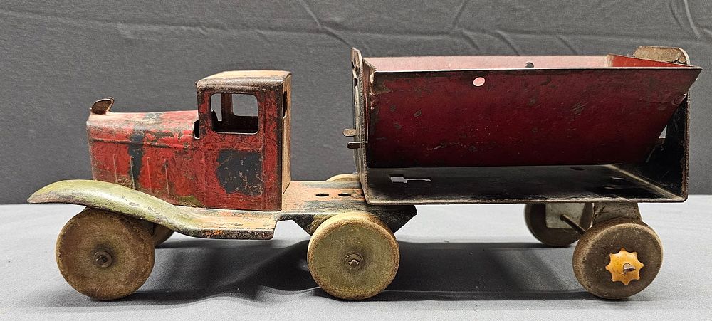 Lot 87: 1930s Pressed Steel Coal Dump Toy Truck