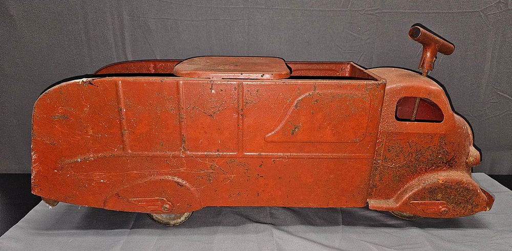 Lot 174: 1930s Marx Pressed Steel Ride On Toy
