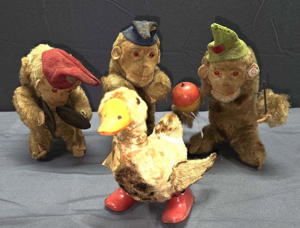 Lot 180: Vintage Wind Up Toy Lot