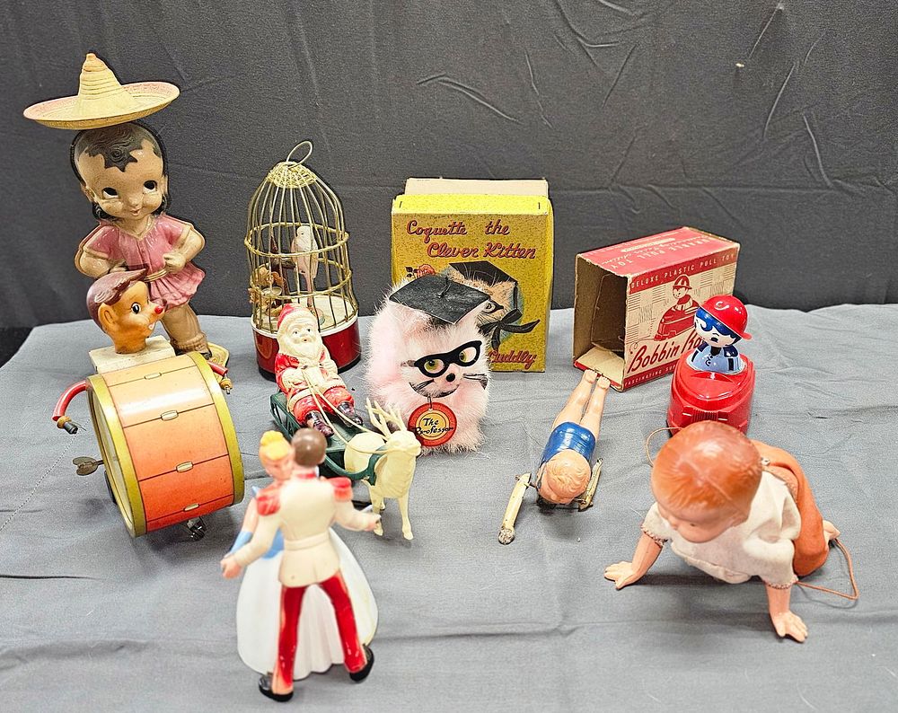 Lot 187: Vintage Wind Up Toy Lot of 9 Pieces