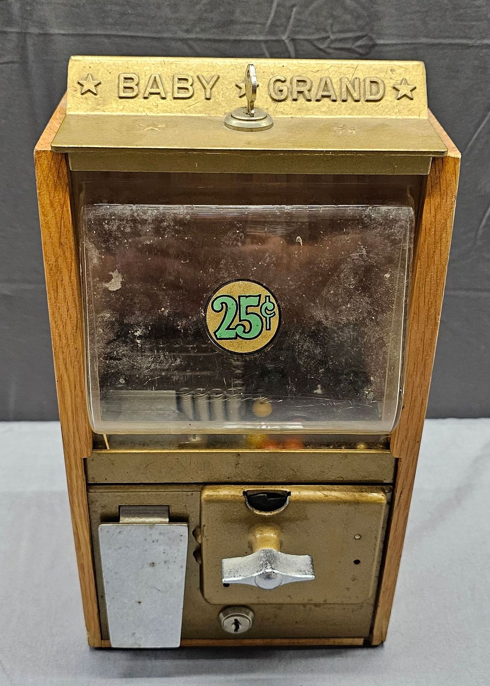 Lot 194: .25 Cent Baby Grand Gumball Machine