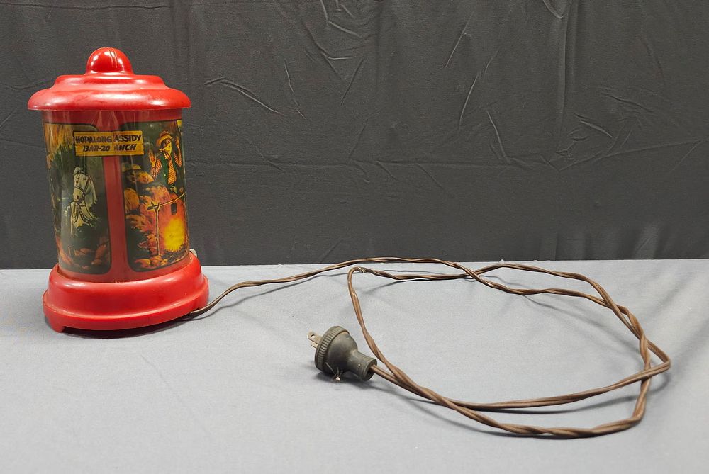 Lot 200: HopAlong Cassidy Bar-20 Ranch Night Lite