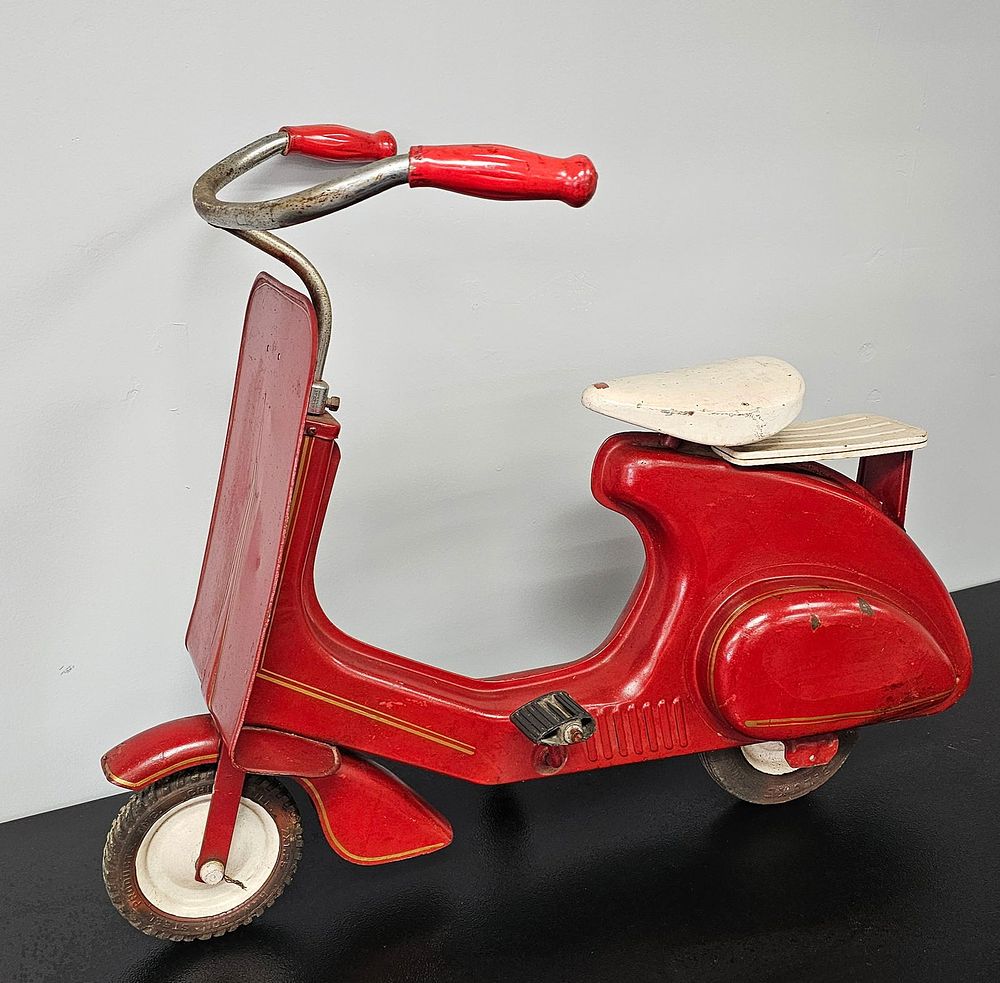 Lot 219: 1950s Super Sonda Chain-Drive Pedal Vespa