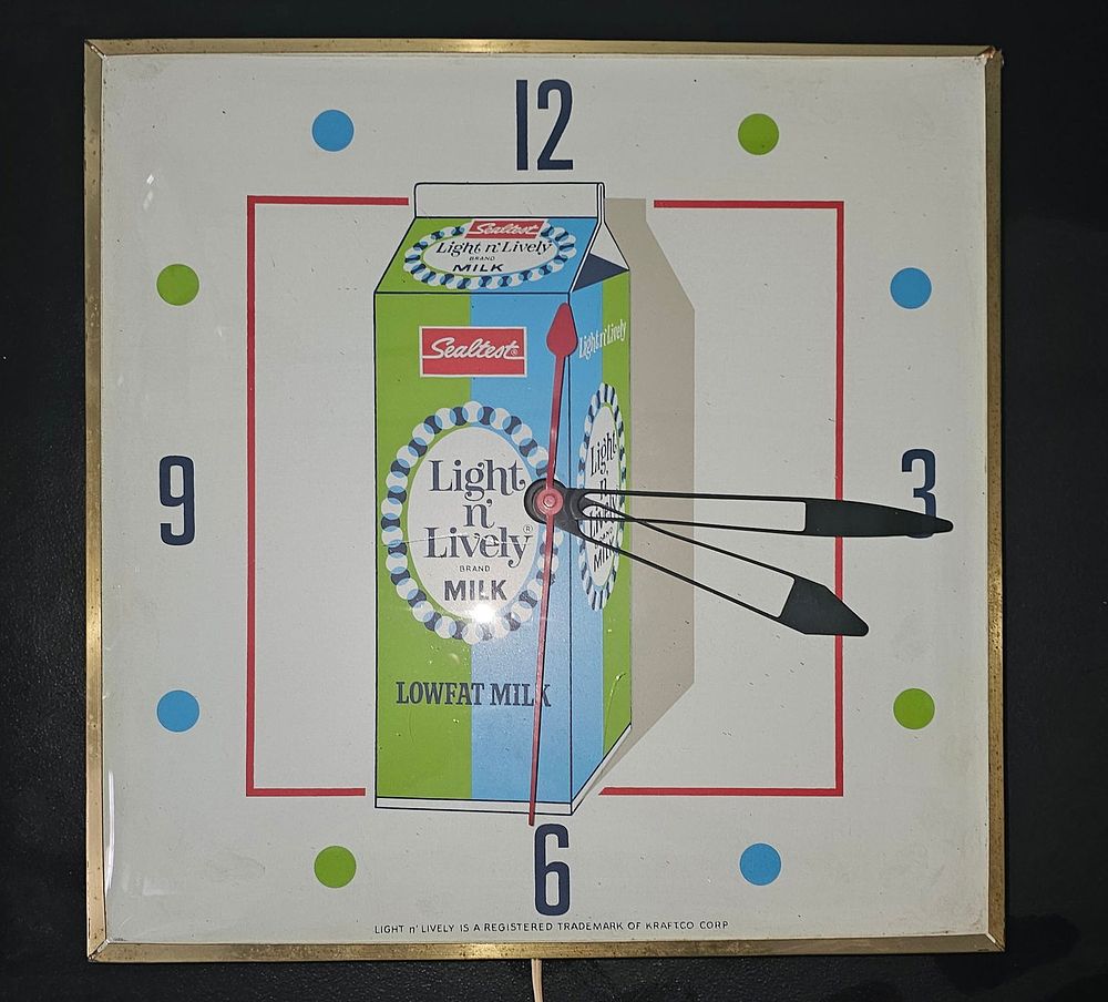 Lot 231: Sealtest "Light N' Lively" Pam Clock