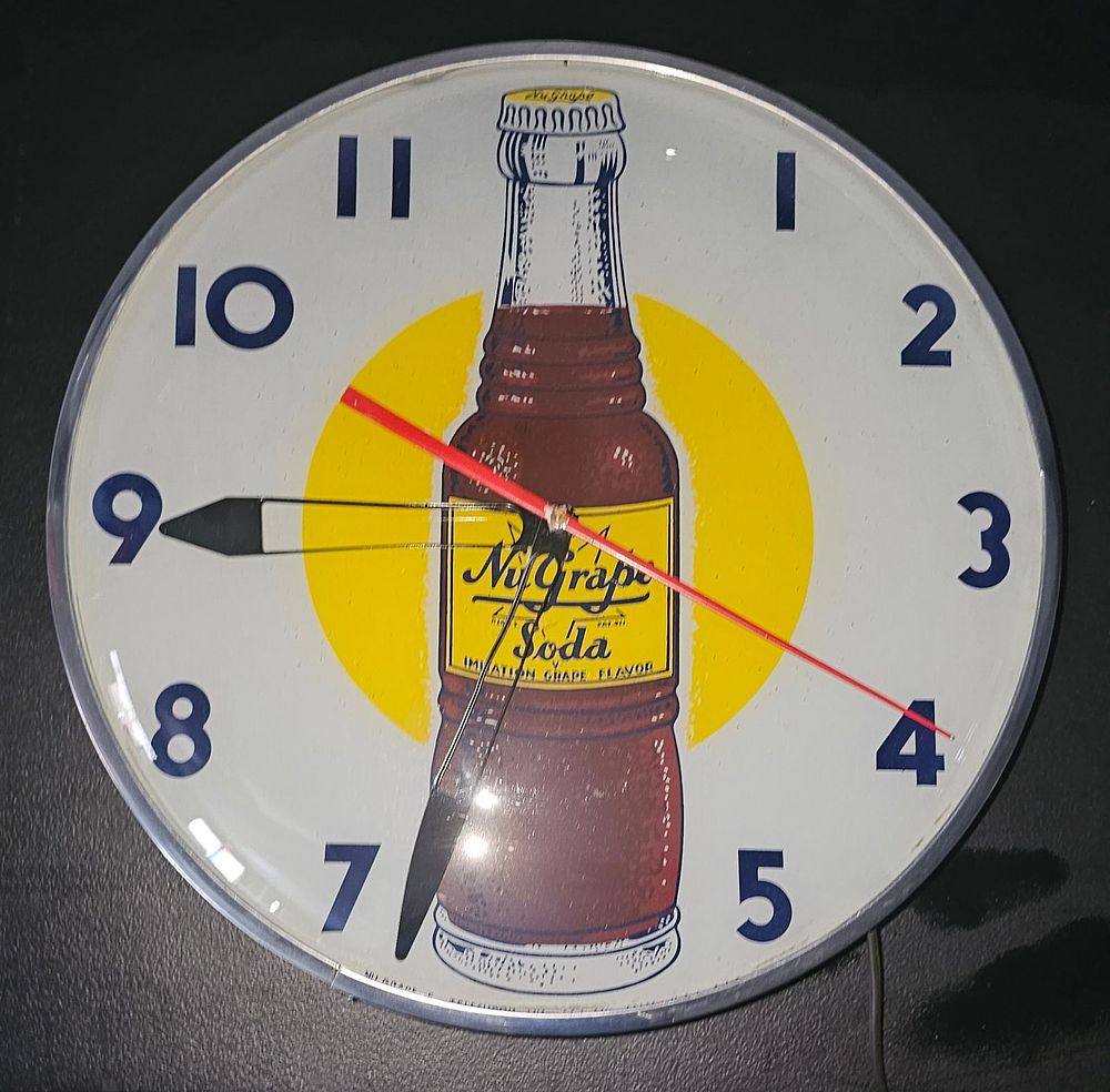 Lot 236: Telechron Nu Grape Soda Lightup Clock