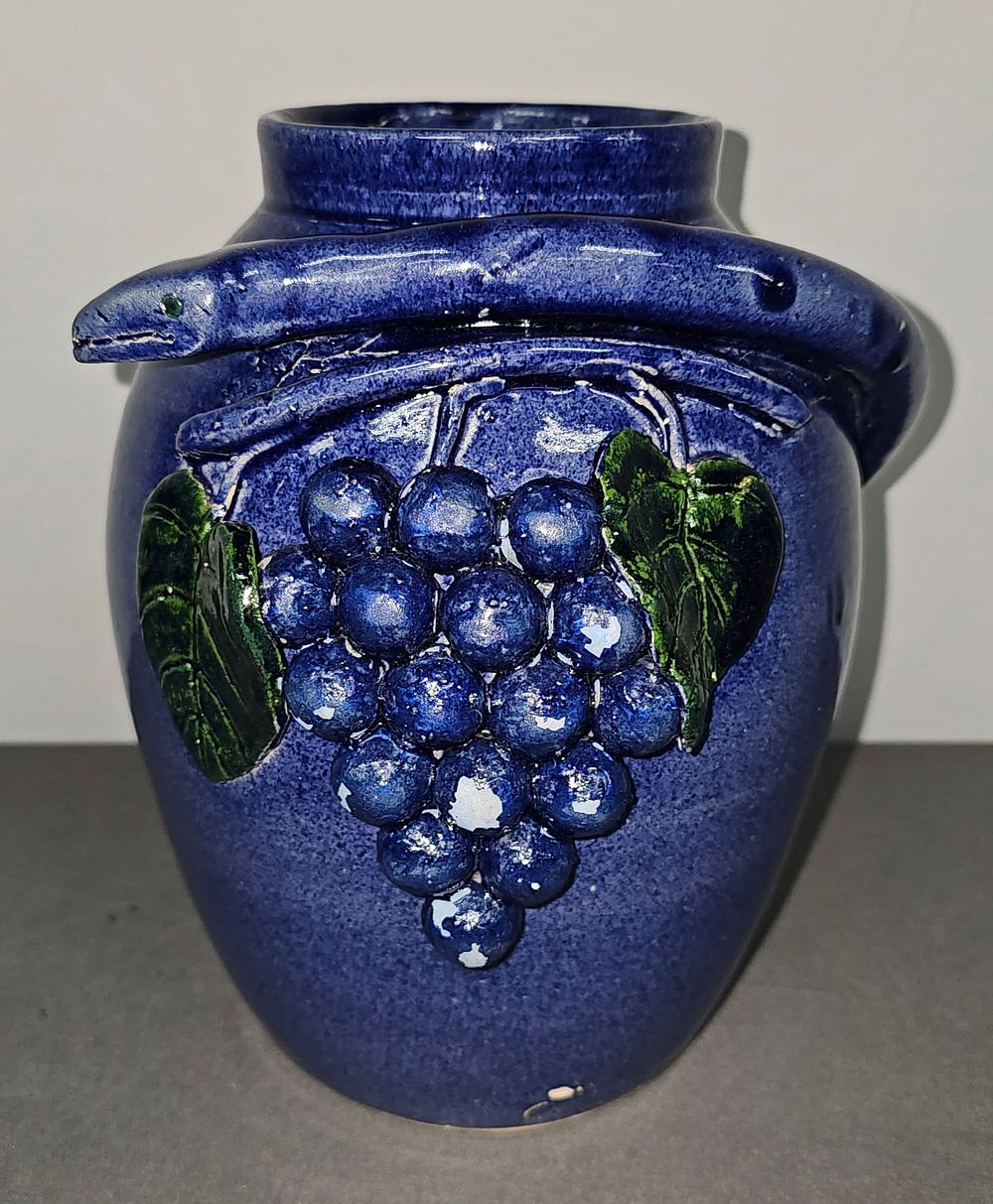Lot 132: Edwin "Nub" Meaders Snake-Grape Decorated Jar
