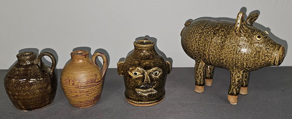 Lot 133: Fine Anita Meaders Folk Pottery Lot