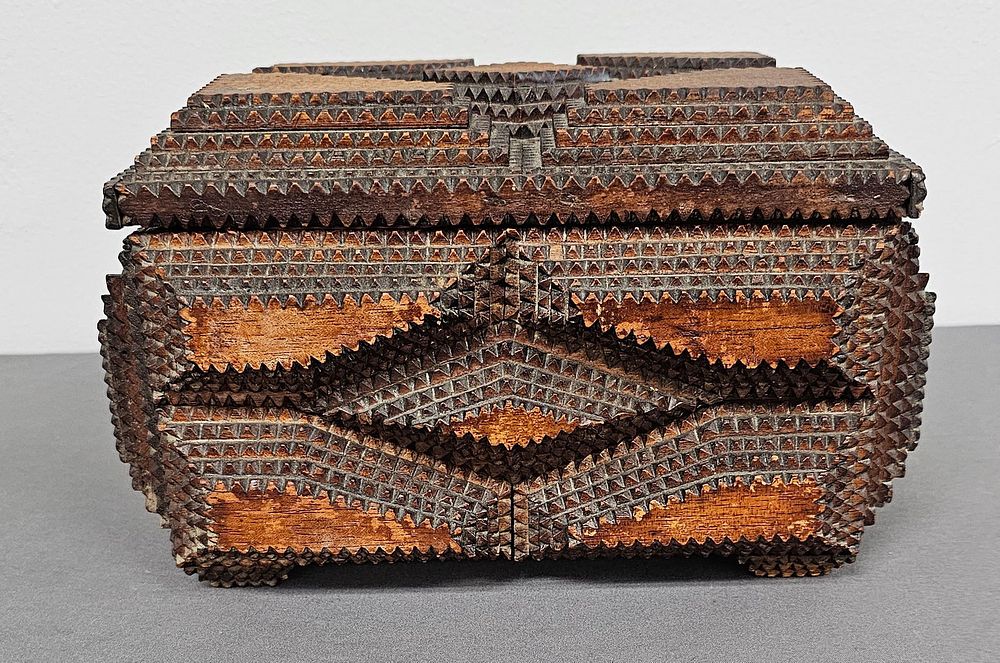 Lot 143B: Fine American Tramp Folk Art Trinket Box