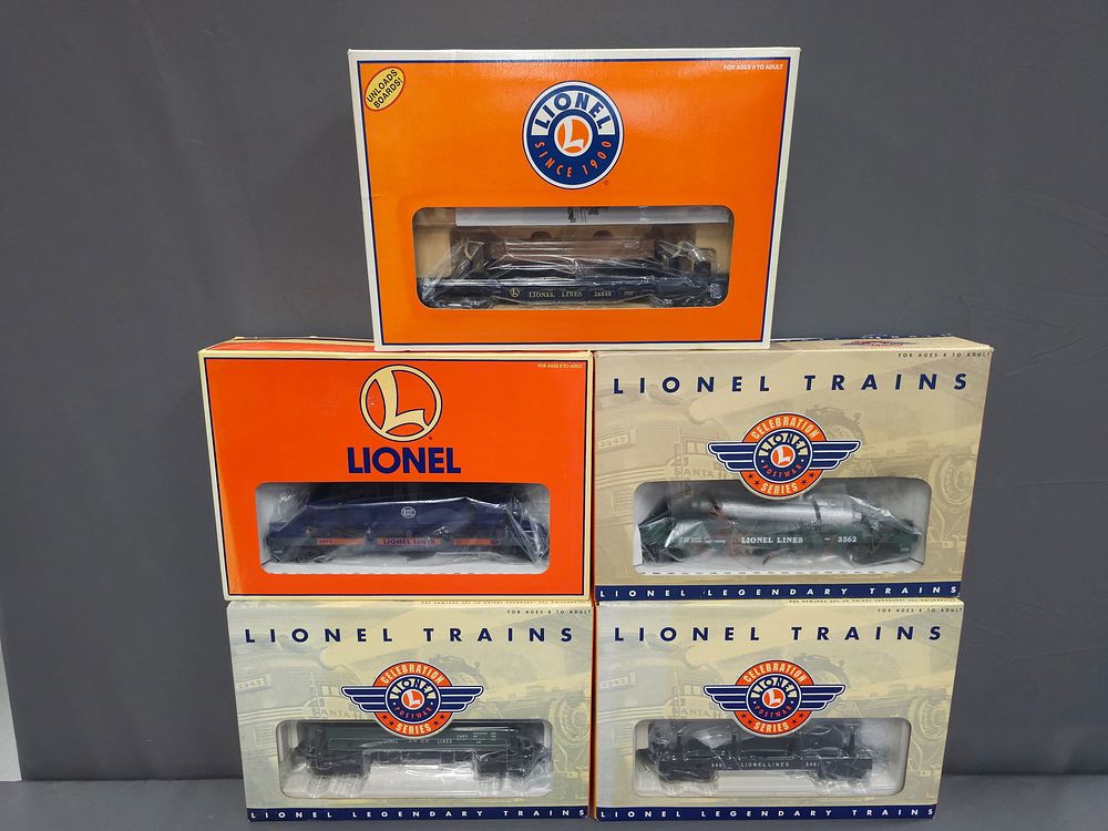 Lot 231: Lionel Rolling Stock Lot of 5 Modern Era, Lionel Rolling Stock Lot of 5. All are New in box. C-9+ 1.