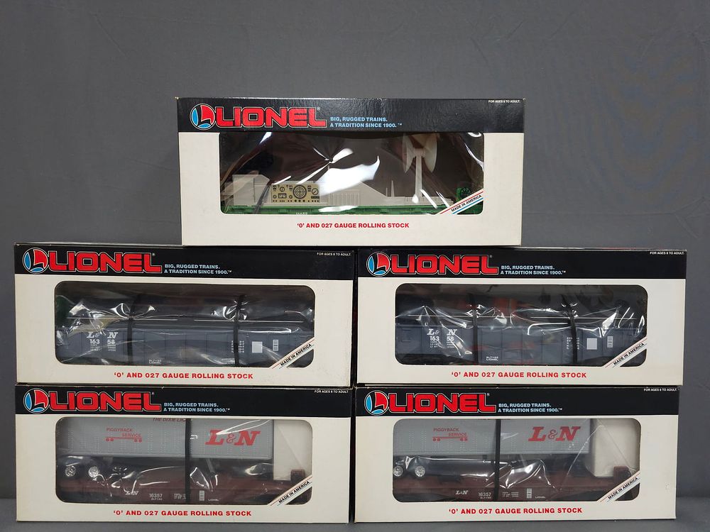Lot 237: Lionel Rolling Stock Lot of 5 Cars (NIB) Modern Era, O Gauge. Lionel Rolling Stock Lot of 5 Cars
