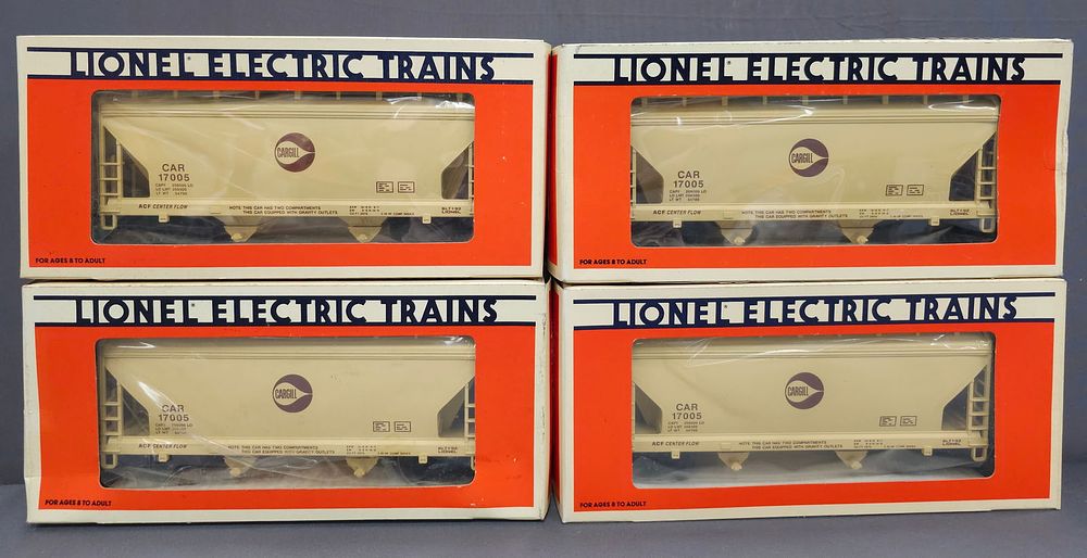 Lot 238: Lionel Cargill Center Flow Hopper Lot of 4 Cars Modern Era, O Gauge. Lionel 6-17005, Cargill Center