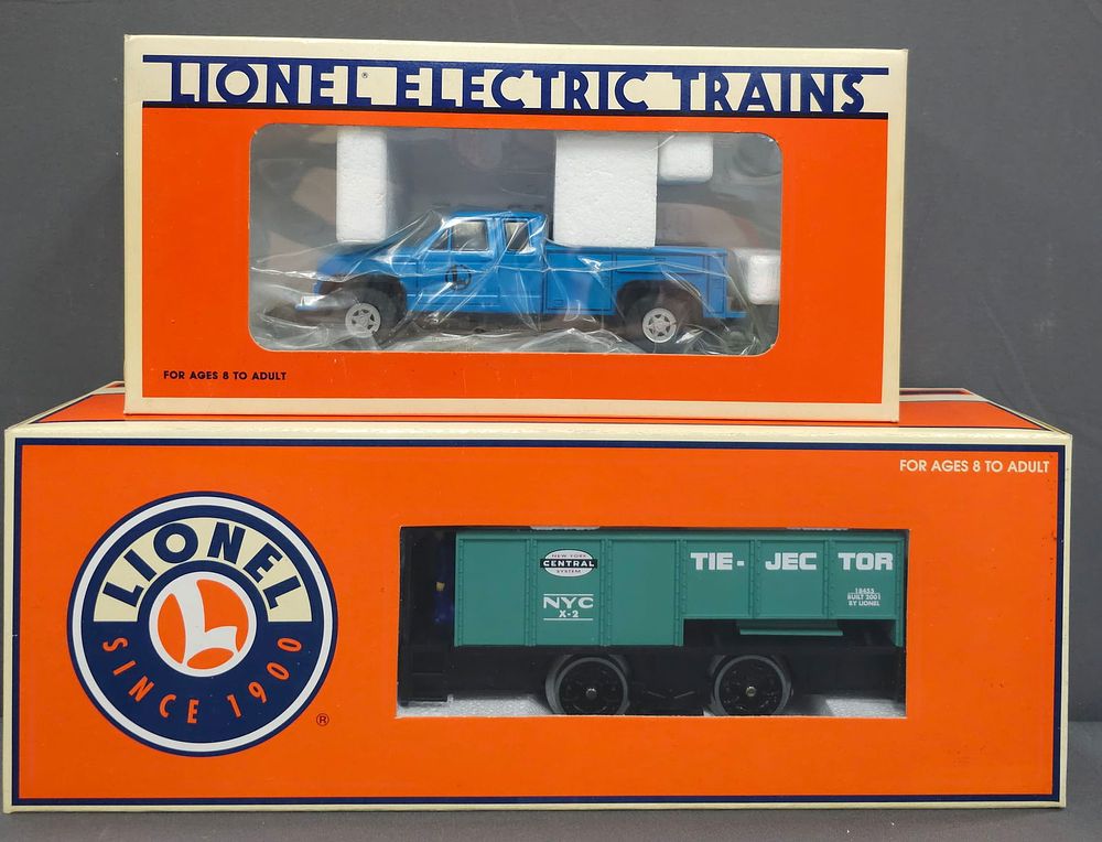 Lot 246: Lionel Rolling Stock Car Lot of 2 (NIB) Modern Era, O Gauge. Lionel Rolling Stock Car Lot of 2 (NIB)