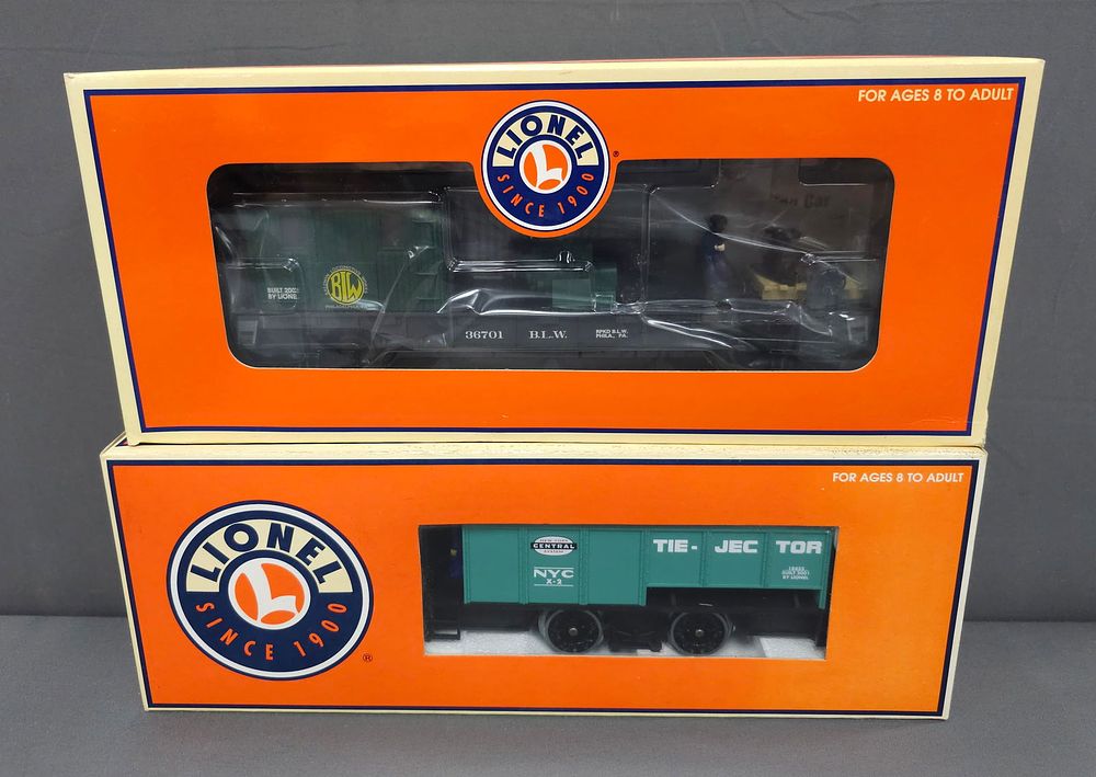 Lot 255: Lionel Rolling Stock Lot of 2 Cars (NIB) Modern Era, O Gauge. Lionel Rolling Stock Lot of 2 Cars