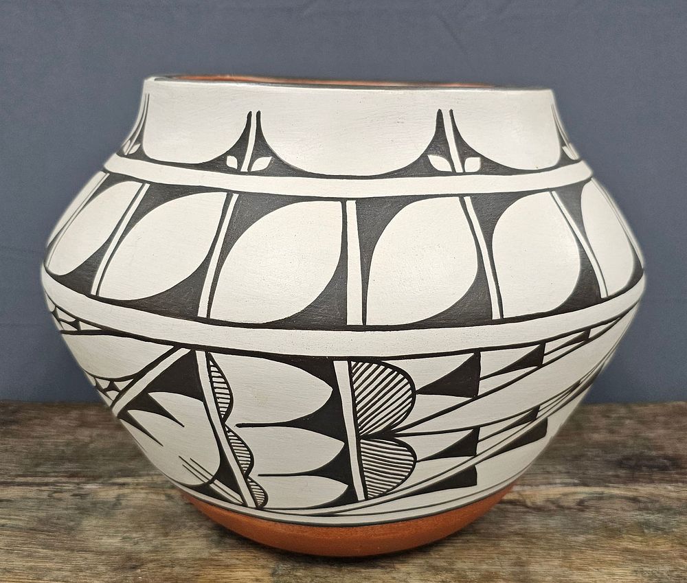 Lot 325: Native American Pueblo Pottery Jar Petra G, Garcia