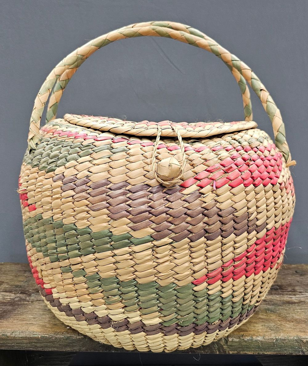 Lot 332: Fine Choctaw Indian Dyed Basket