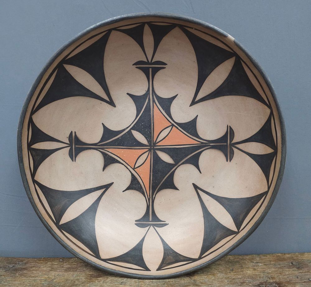 Lot 341: Fine Ambrose Atencio Navajo Pottery Tray