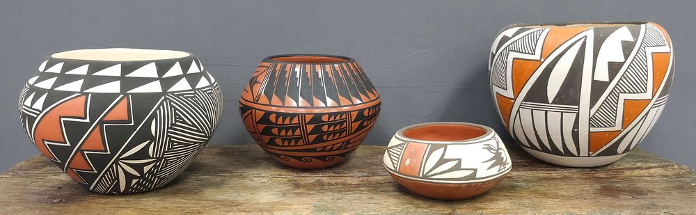 Lot 342: Fine Navajo Decorated Pottery Lot
