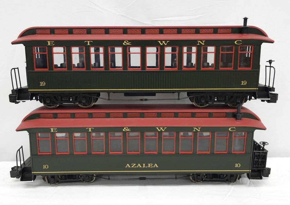 Lot 270: G Scale Bachman ET & WNC Passenger Car Lot of Two