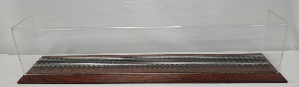Lot 280: O-Gauge Tain Display Case